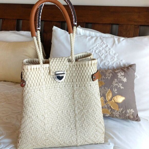Artisan Crafted  Mexican Woven Recycle Plastic XL Tote - Picture 1 of 16